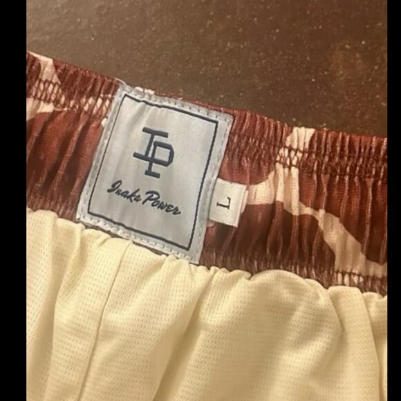 Inaka Power shorts with giraffe print Size Large - Picture 4 of 5
